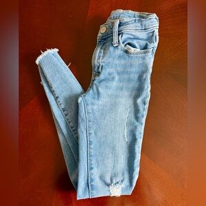 Old Navy Girls Rockstar 360° Stretch Ripped Jeggings Sz8